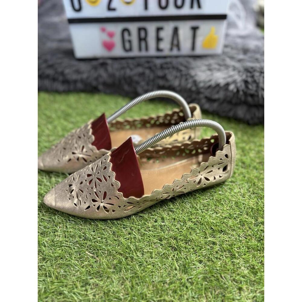 REPORT Flats Shoes Bone Laser Cutout Sizeโ 8.5 Loafers Pointy Toe Witchy Casual